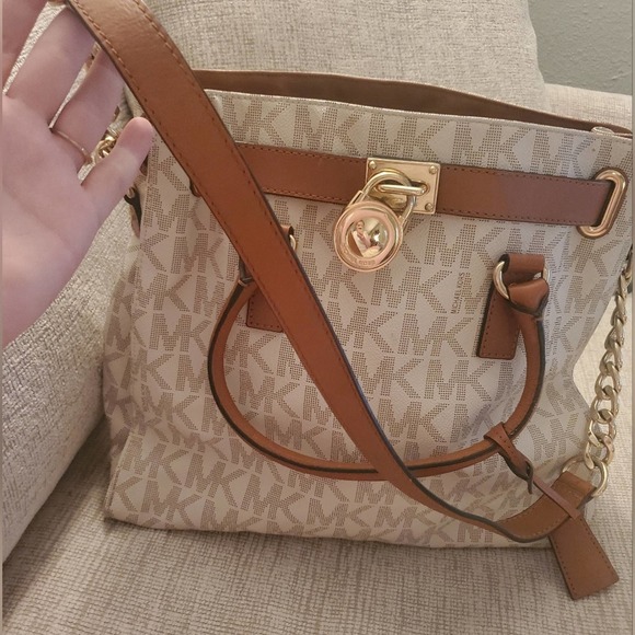 Michael Kors Large Hamilton Tote in Vanilla - Picture 9 of 9